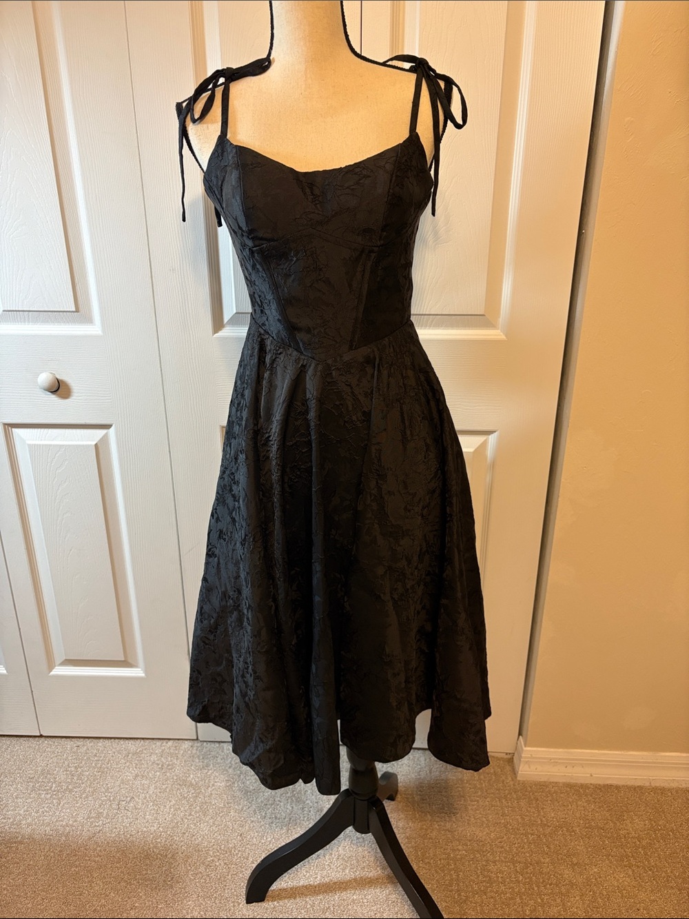 NWT Black Floral Jacquard Corset Midi Dress - Tie Shoulder Lace-Up Back - Size 4